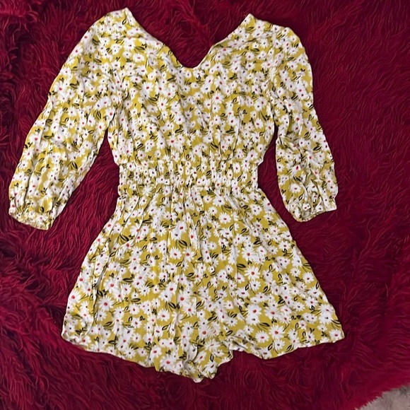 The Vanity Room Yellow Floral Romper (XS) - Picture 8 of 9